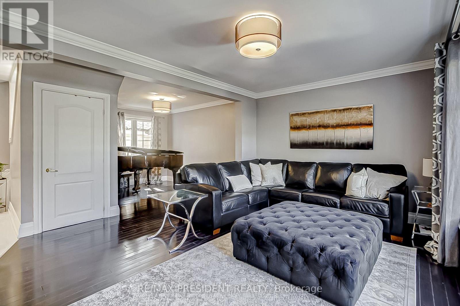 47 Harlow Crescent, Toronto, Ontario  M9V 2Y7 - Photo 10 - W12929326