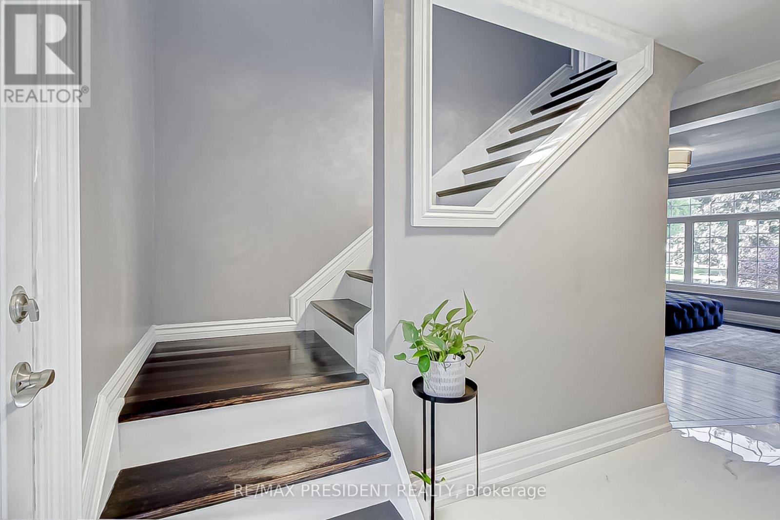 47 Harlow Crescent, Toronto, Ontario  M9V 2Y7 - Photo 12 - W12929326