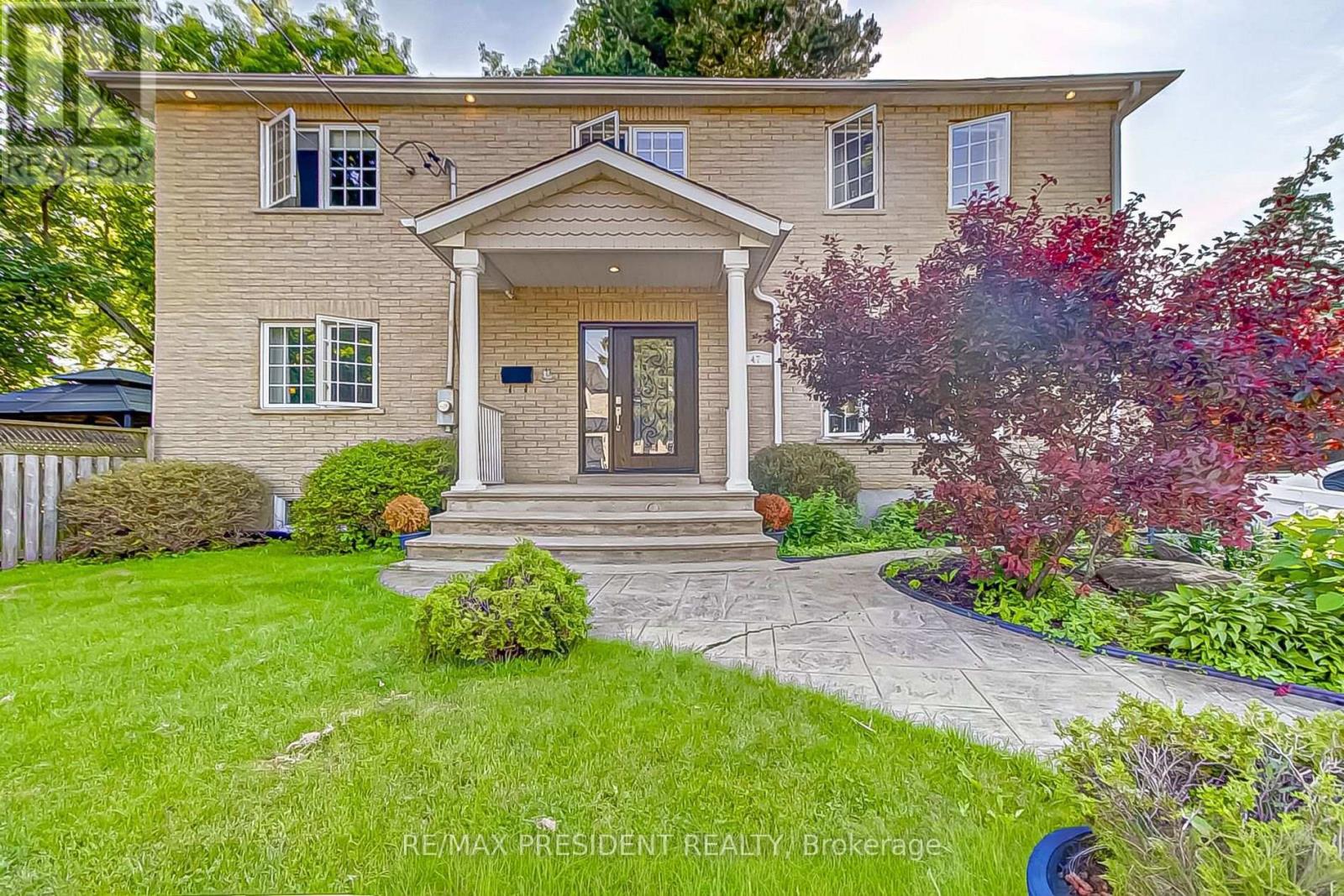 47 Harlow Crescent, Toronto, Ontario  M9V 2Y7 - Photo 2 - W12929326