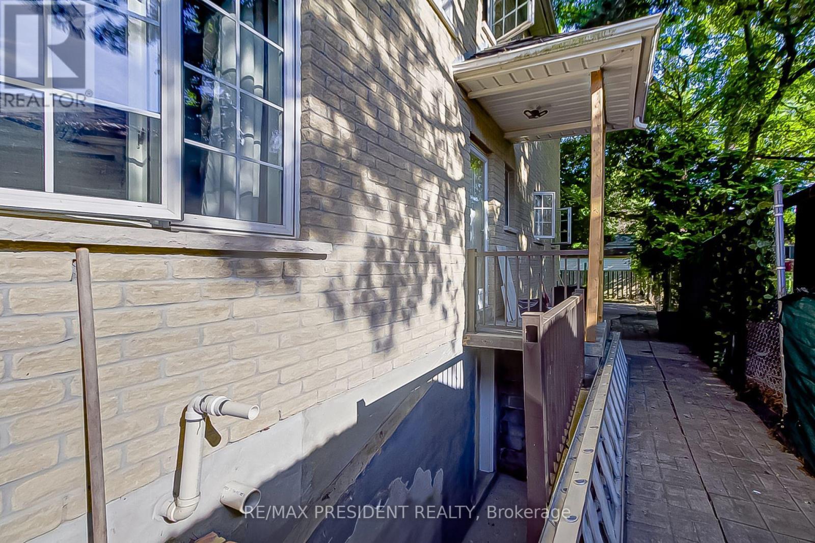 47 Harlow Crescent, Toronto, Ontario  M9V 2Y7 - Photo 25 - W12929326