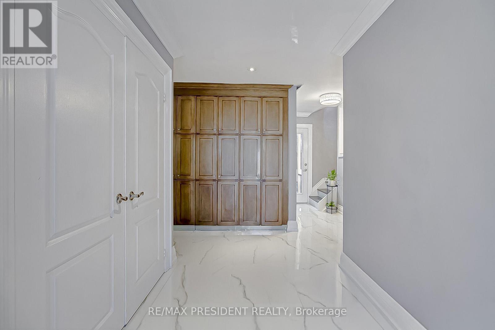 47 Harlow Crescent, Toronto, Ontario  M9V 2Y7 - Photo 5 - W12929326