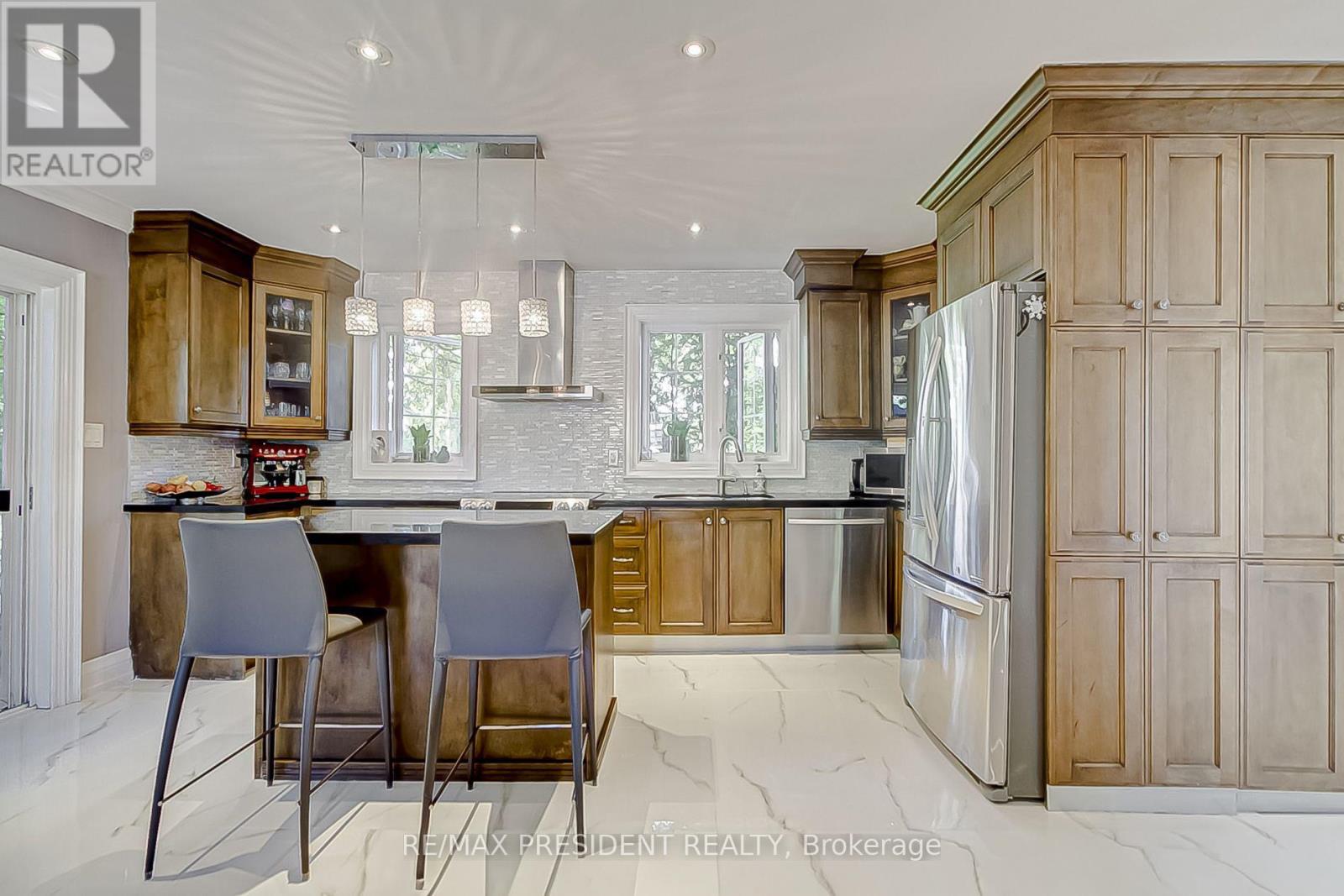 47 Harlow Crescent, Toronto, Ontario  M9V 2Y7 - Photo 6 - W12929326