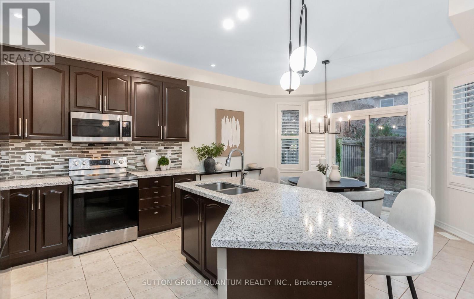 2351 Gladacres Lane, Oakville, Ontario  L6M 0G4 - Photo 17 - W12929330