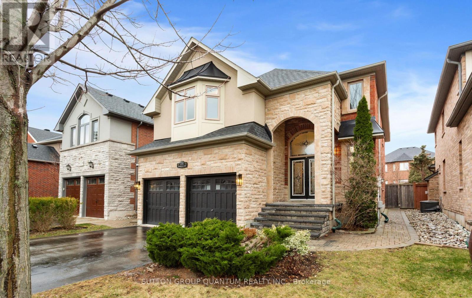 2351 Gladacres Lane, Oakville, Ontario  L6M 0G4 - Photo 2 - W12929330