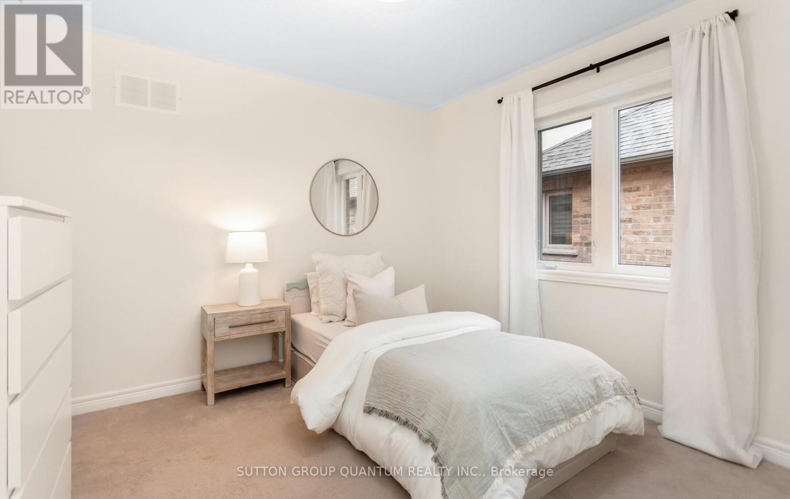 2351 Gladacres Lane, Oakville, Ontario  L6M 0G4 - Photo 37 - W12929330