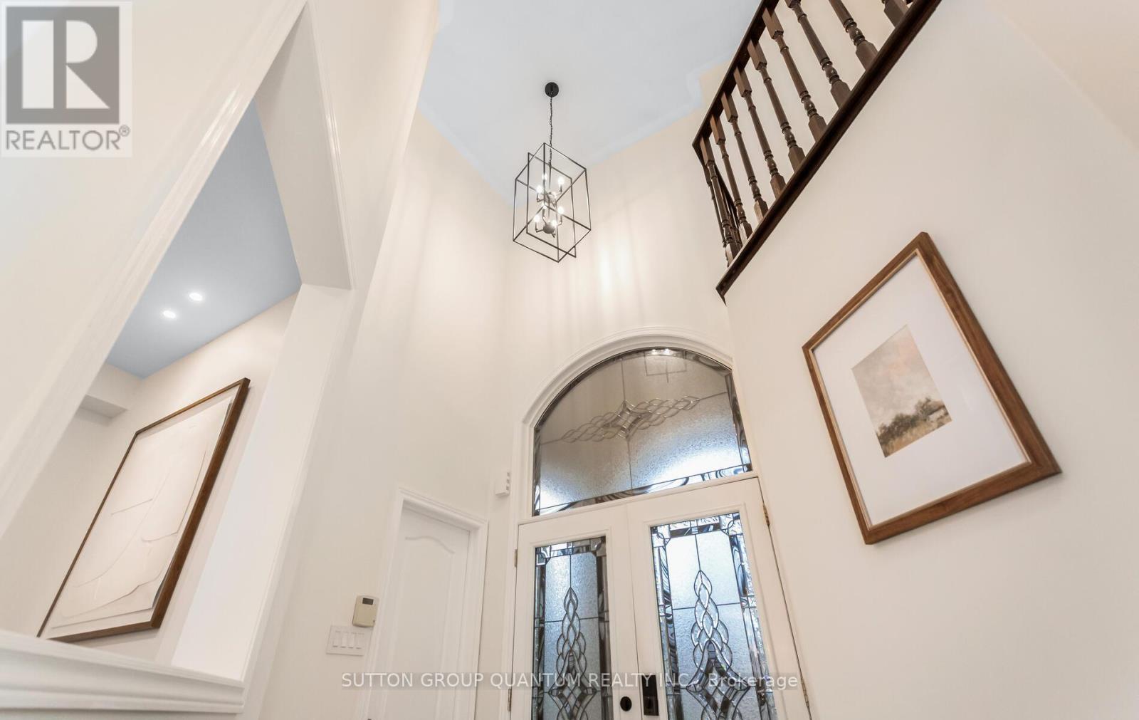 2351 Gladacres Lane, Oakville, Ontario  L6M 0G4 - Photo 4 - W12929330