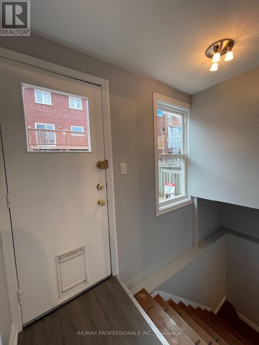 8 BIRCH TREE CRESCENT, Toronto, Ontario