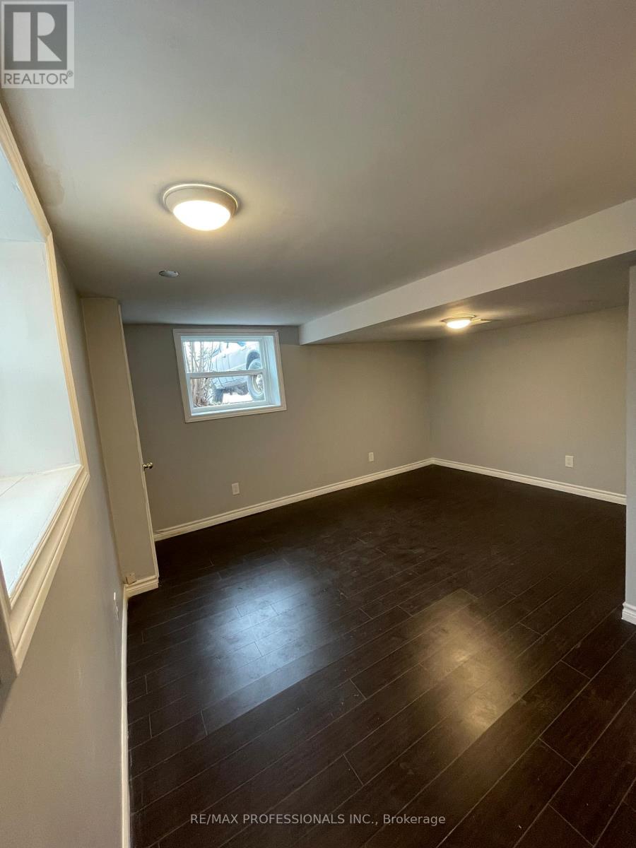 8 Birch Tree Crescent, Toronto, Ontario  M6M 2K8 - Photo 3 - W12929346