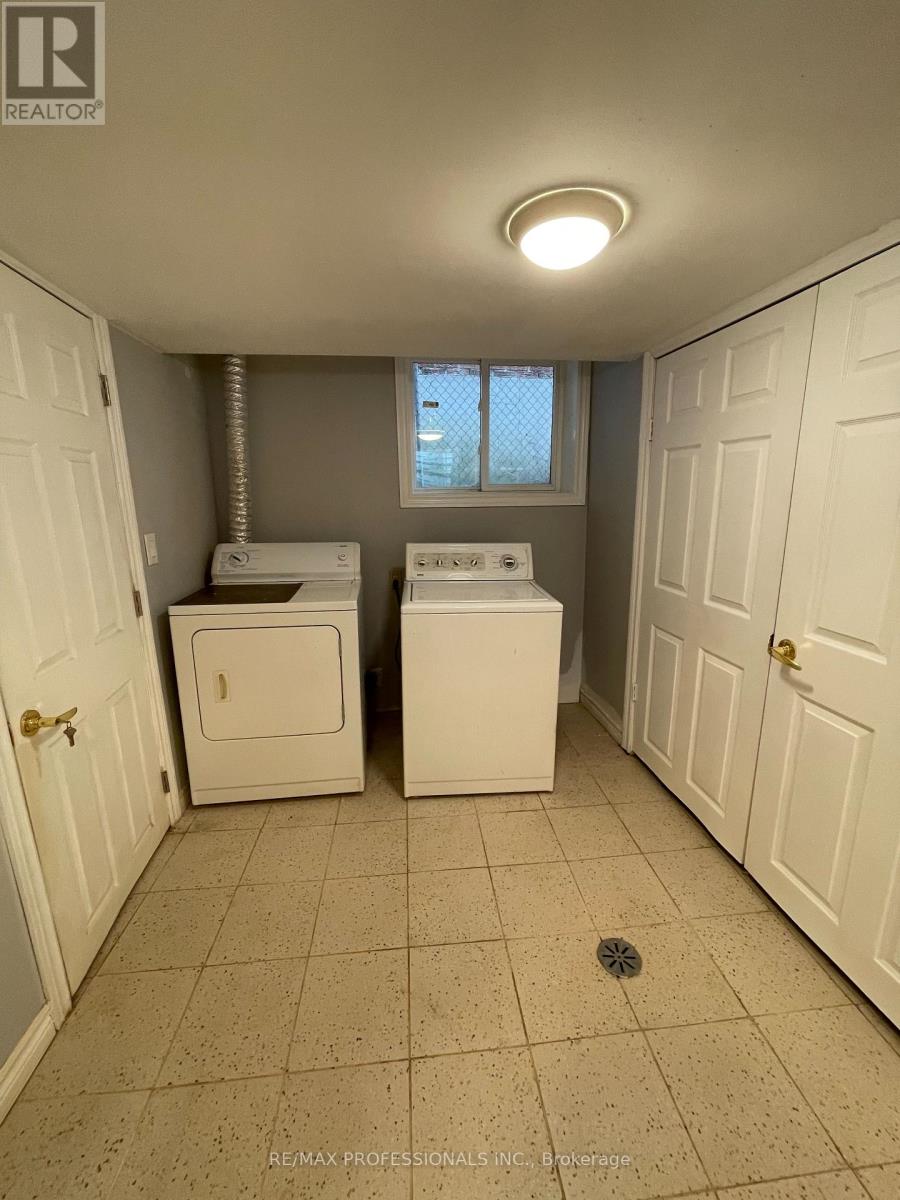 8 Birch Tree Crescent, Toronto, Ontario  M6M 2K8 - Photo 7 - W12929346