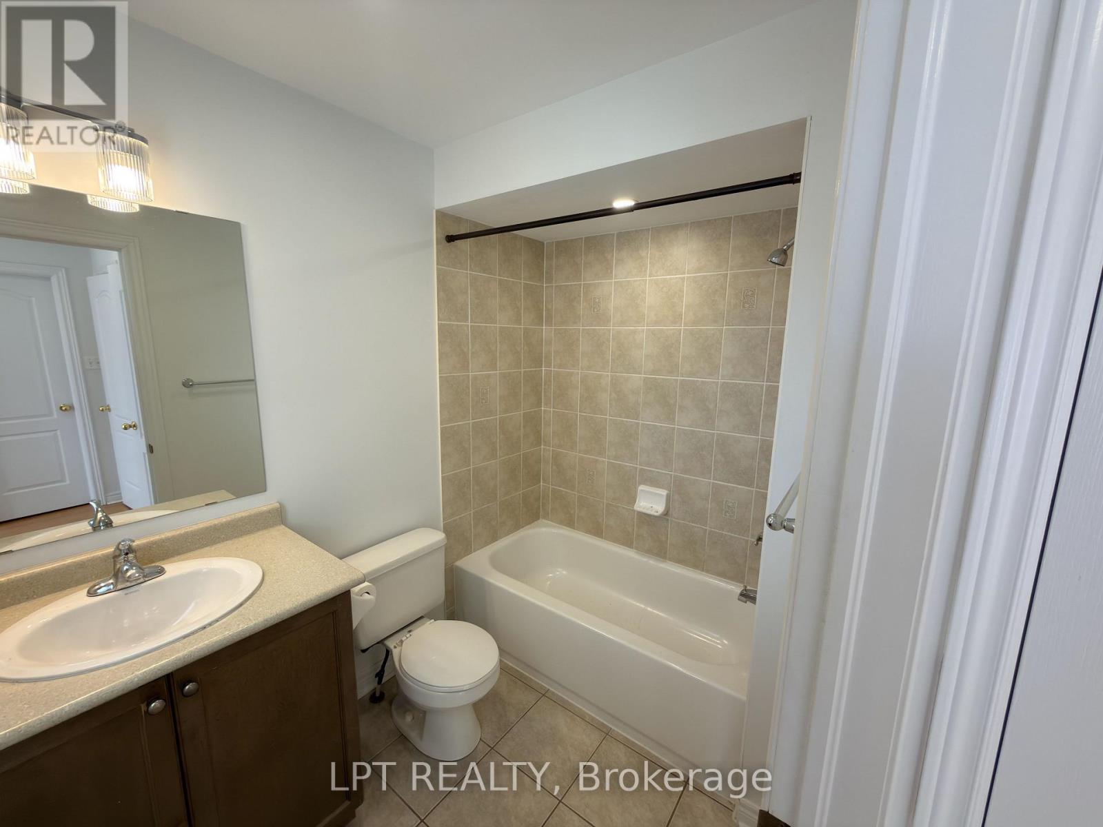 38 Silent Pond Crescent, Brampton, Ontario  L6V 4R6 - Photo 12 - W12929384