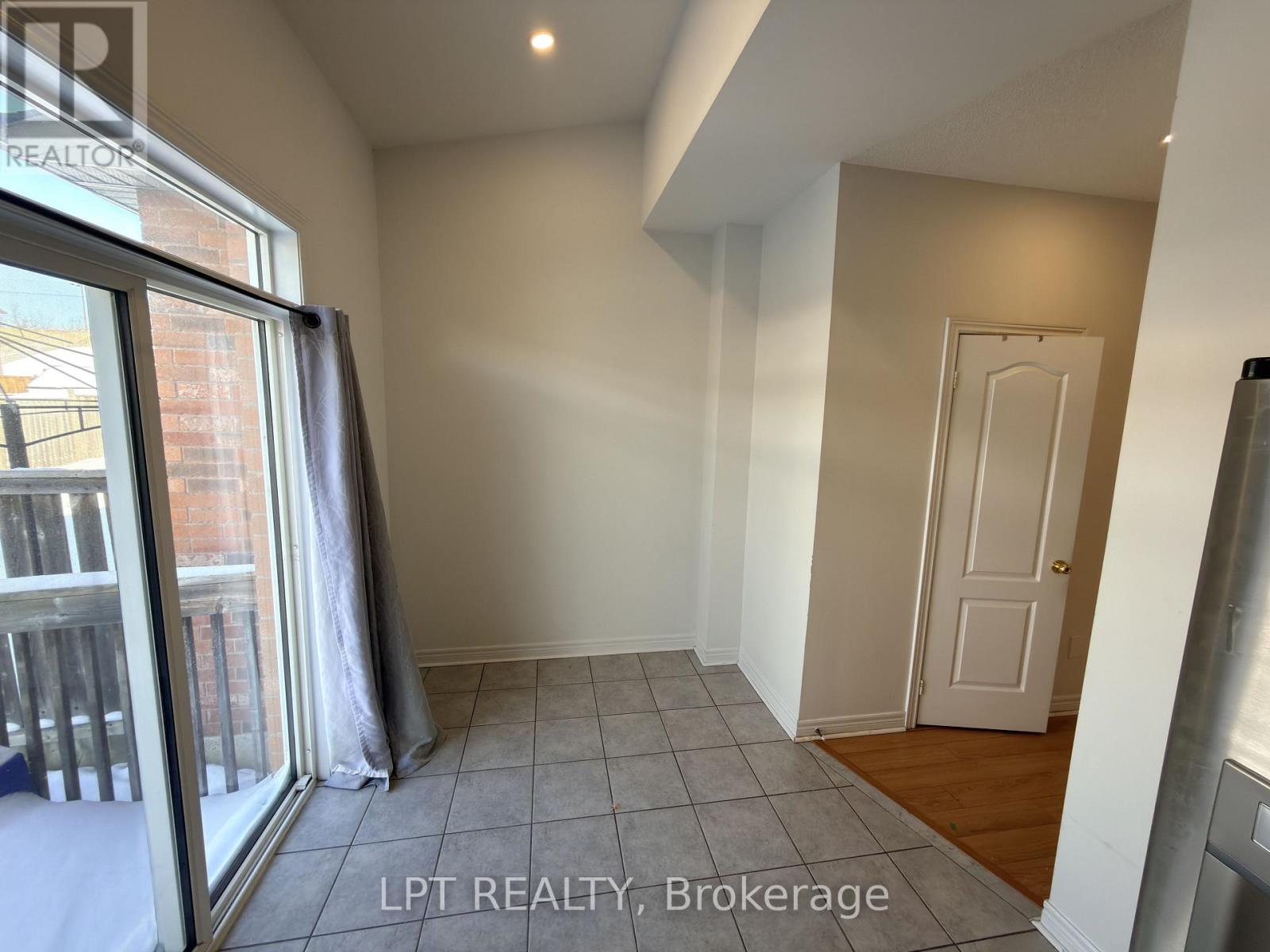 38 Silent Pond Crescent, Brampton, Ontario  L6V 4R6 - Photo 8 - W12929384