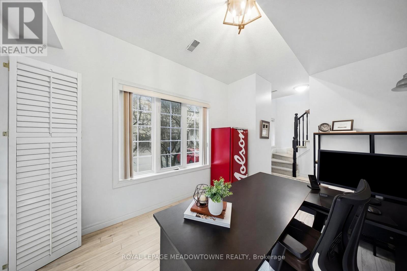 624 Maude Common, Burlington, Ontario  L7L 0C7 - Photo 8 - W12929402