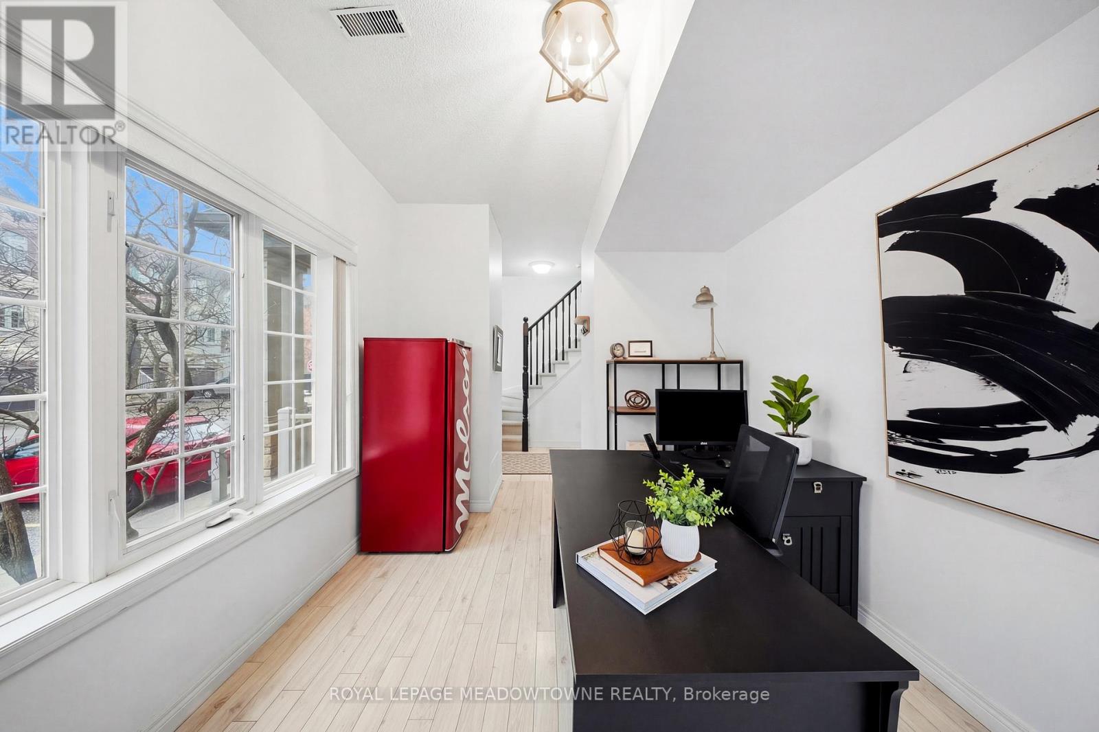 624 Maude Common, Burlington, Ontario  L7L 0C7 - Photo 9 - W12929402