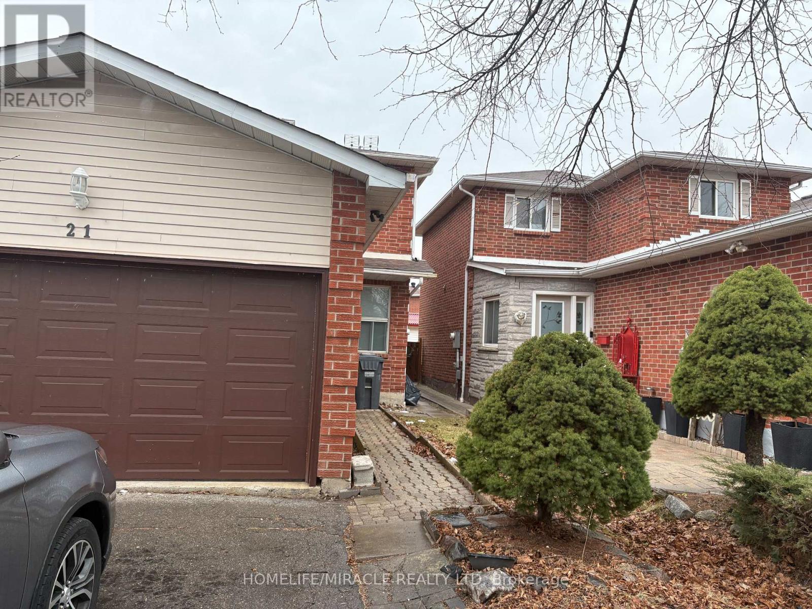 21 Ecclestone Drive, Brampton, Ontario  L6X 3N7 - Photo 2 - W12929406