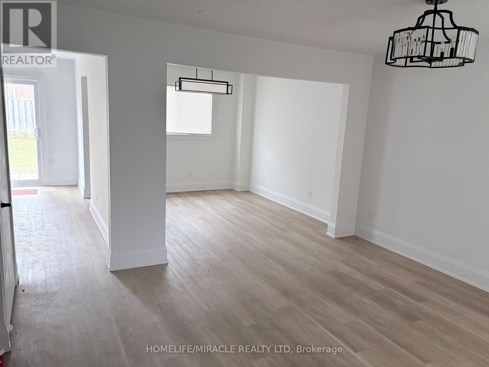 21 Ecclestone Drive, Brampton, Ontario  L6X 3N7 - Photo 4 - W12929406