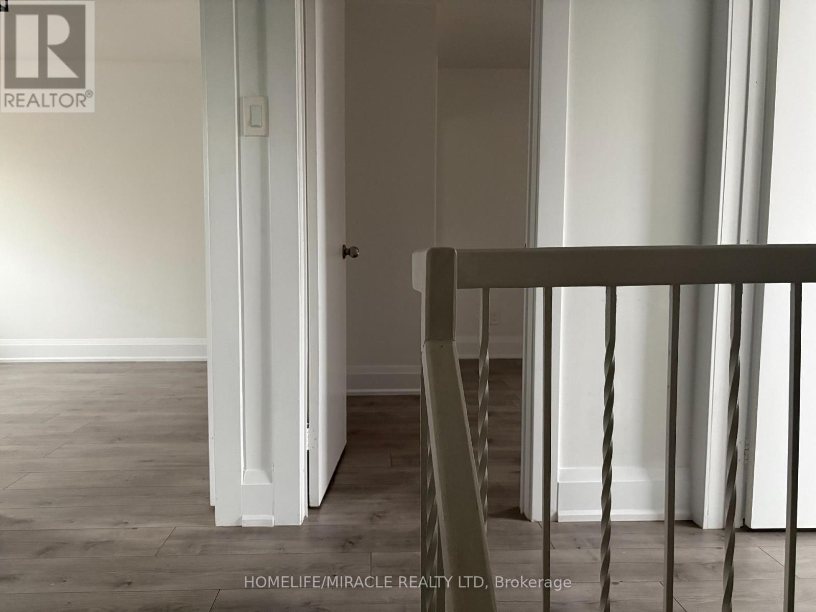 21 Ecclestone Drive, Brampton, Ontario  L6X 3N7 - Photo 5 - W12929406