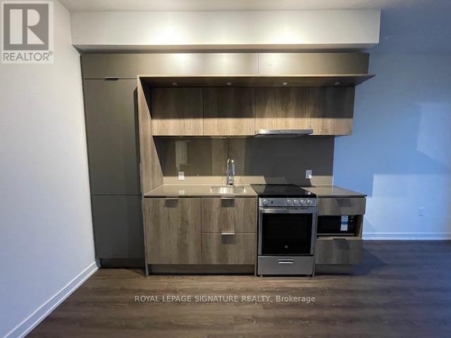 518 - 448 Burnhamthorpe Road W, Mississauga, Ontario  L5B 2C4 - Photo 9 - W12929408