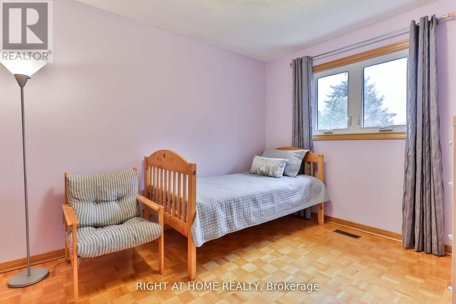 1433 Bough Beeches Boulevard, Mississauga, Ontario  L4W 3B4 - Photo 29 - W12929410