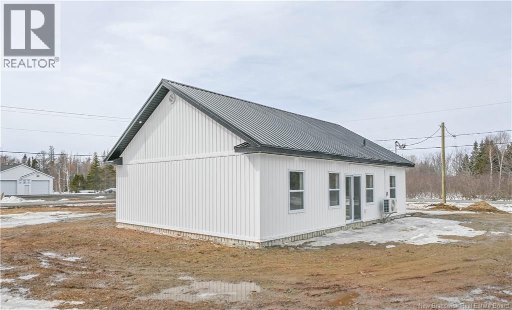 63 De La Tourbe Street, Lamèque, New Brunswick  E8T 1G5 - Photo 6 - NB135988