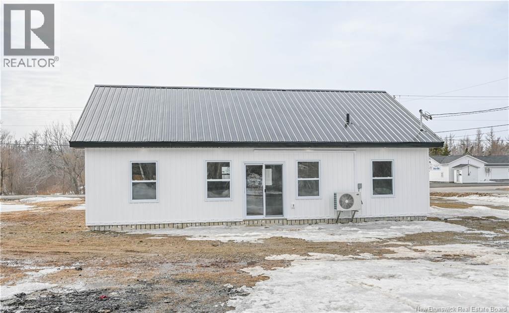 63 De La Tourbe Street, Lamèque, New Brunswick  E8T 1G5 - Photo 7 - NB135988