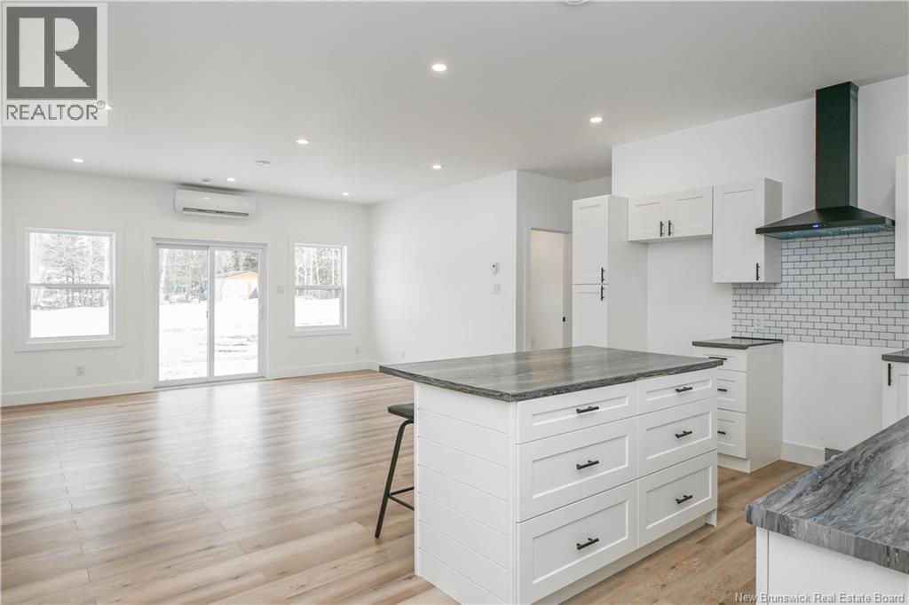 63 De La Tourbe Street, Lamèque, New Brunswick  E8T 1G5 - Photo 11 - NB135988