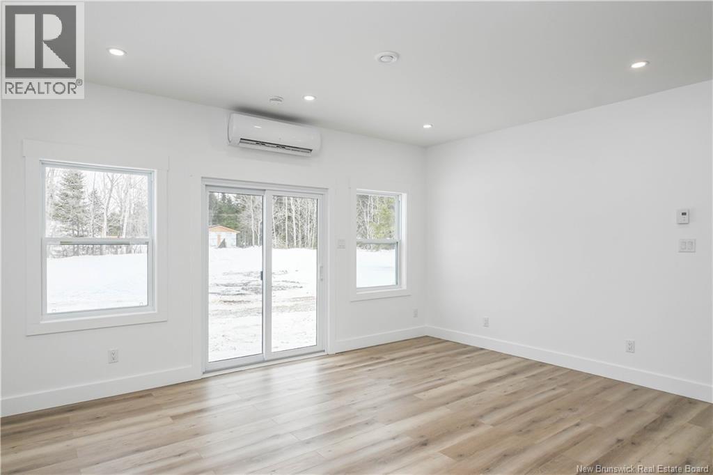 63 De La Tourbe Street, Lamèque, New Brunswick  E8T 1G5 - Photo 18 - NB135988