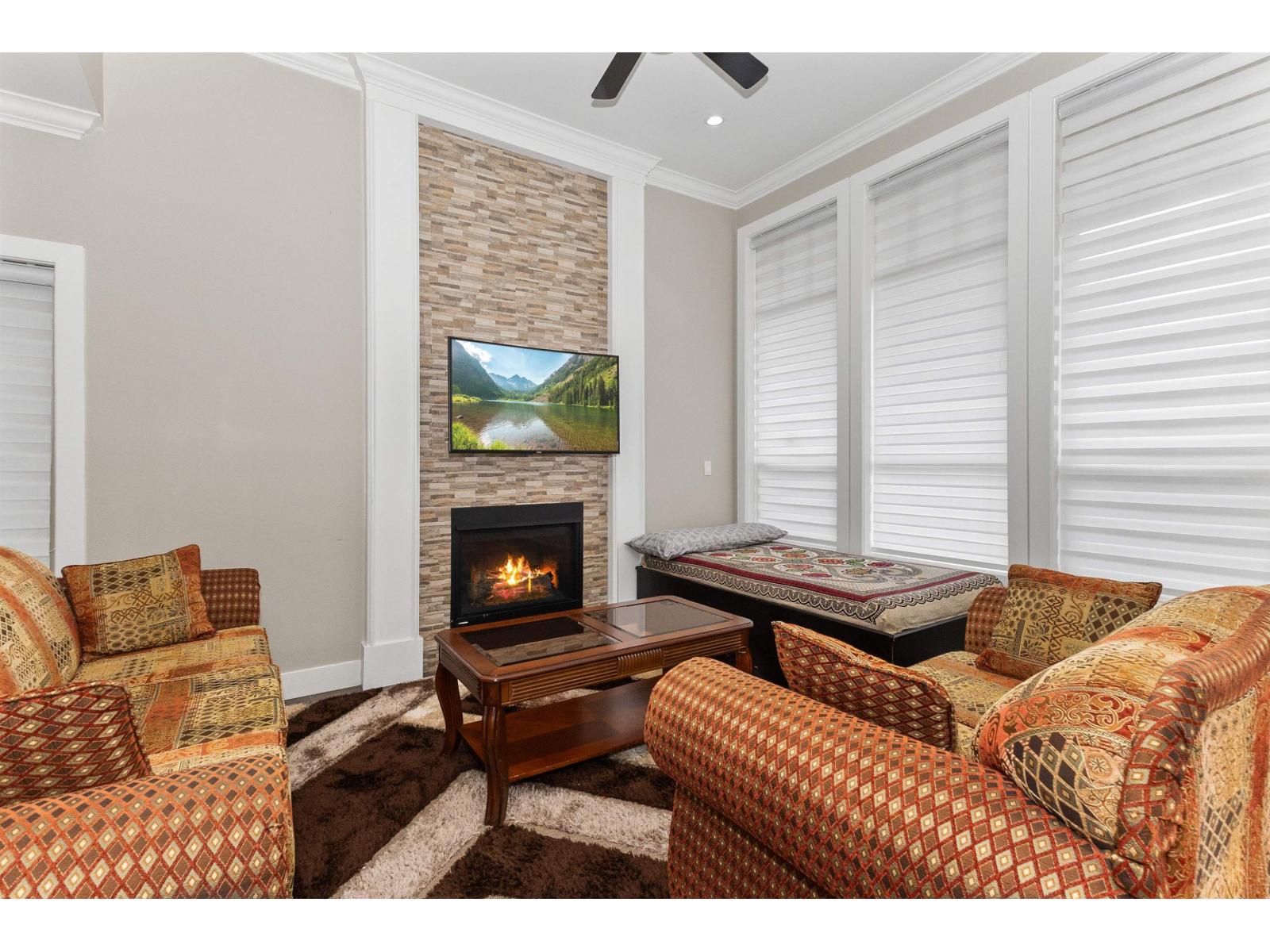 31022 Headwater Place, Abbotsford, British Columbia  V2T 0G4 - Photo 3 - R3103554