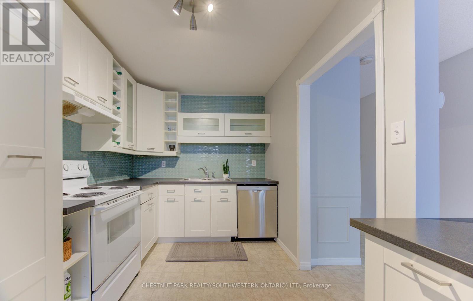 Unknown Address, ,     - Photo 11 - X12929218