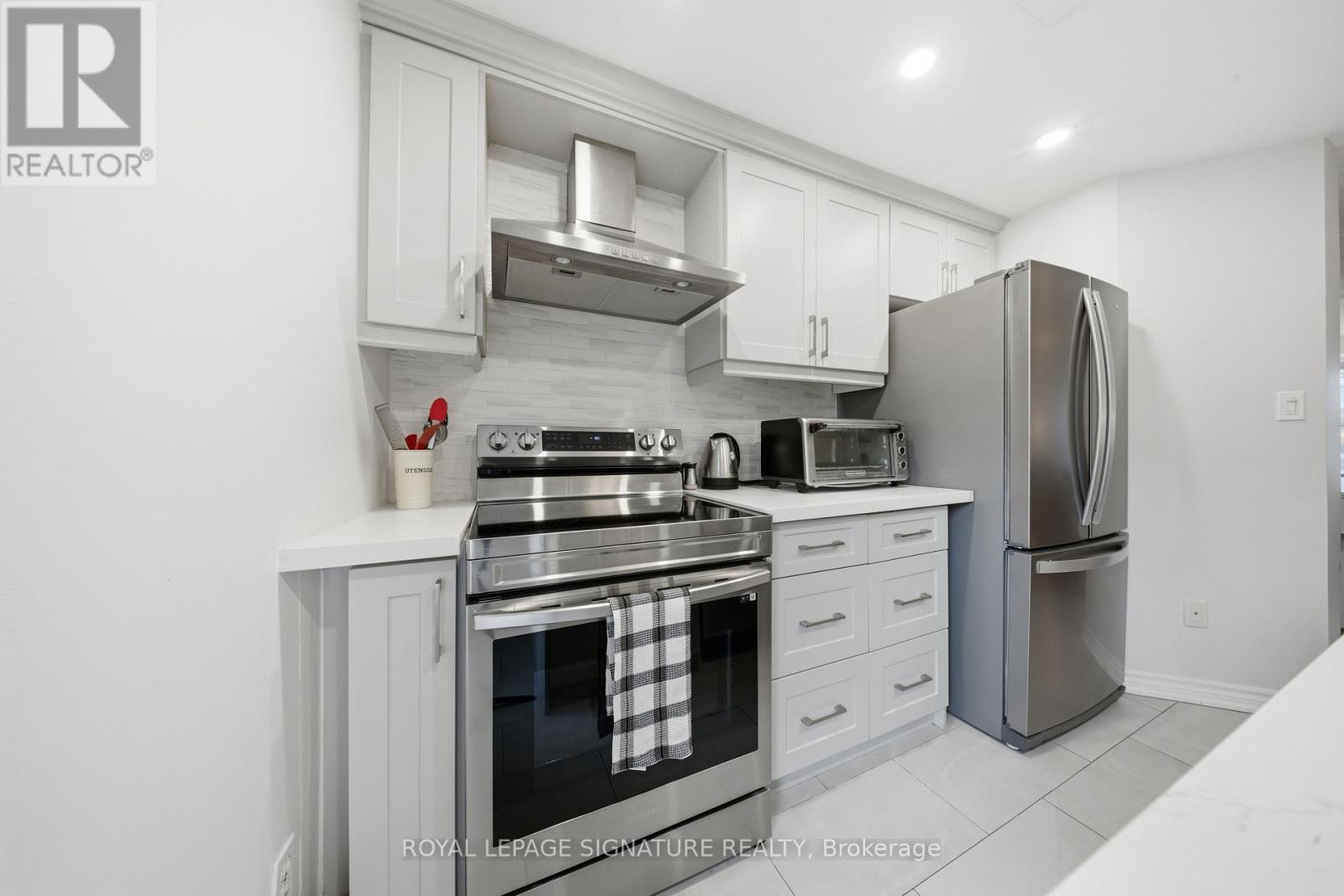 2 - 209 Hunter Street E, Hamilton, Ontario  L8N 1N1 - Photo 4 - X12929224