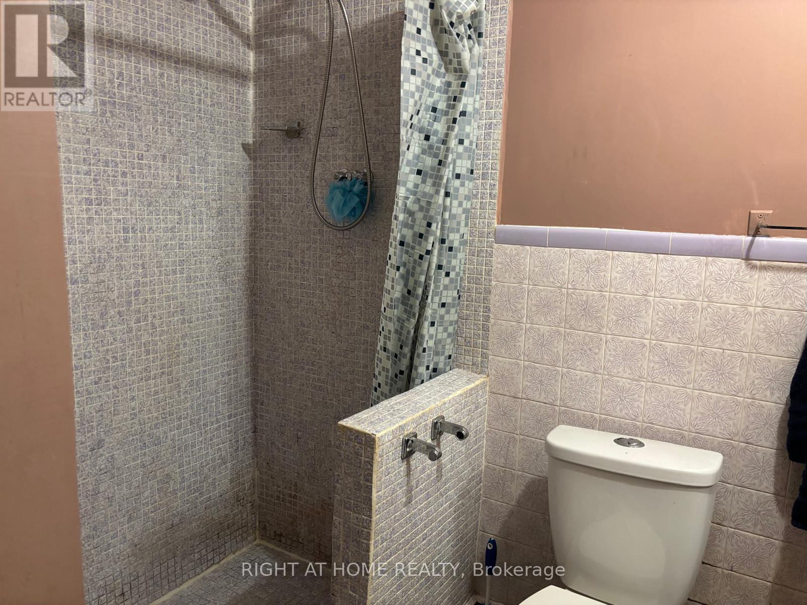 1224 Dunsmure Road, Hamilton, Ontario  L8H 1L6 - Photo 13 - X12929350