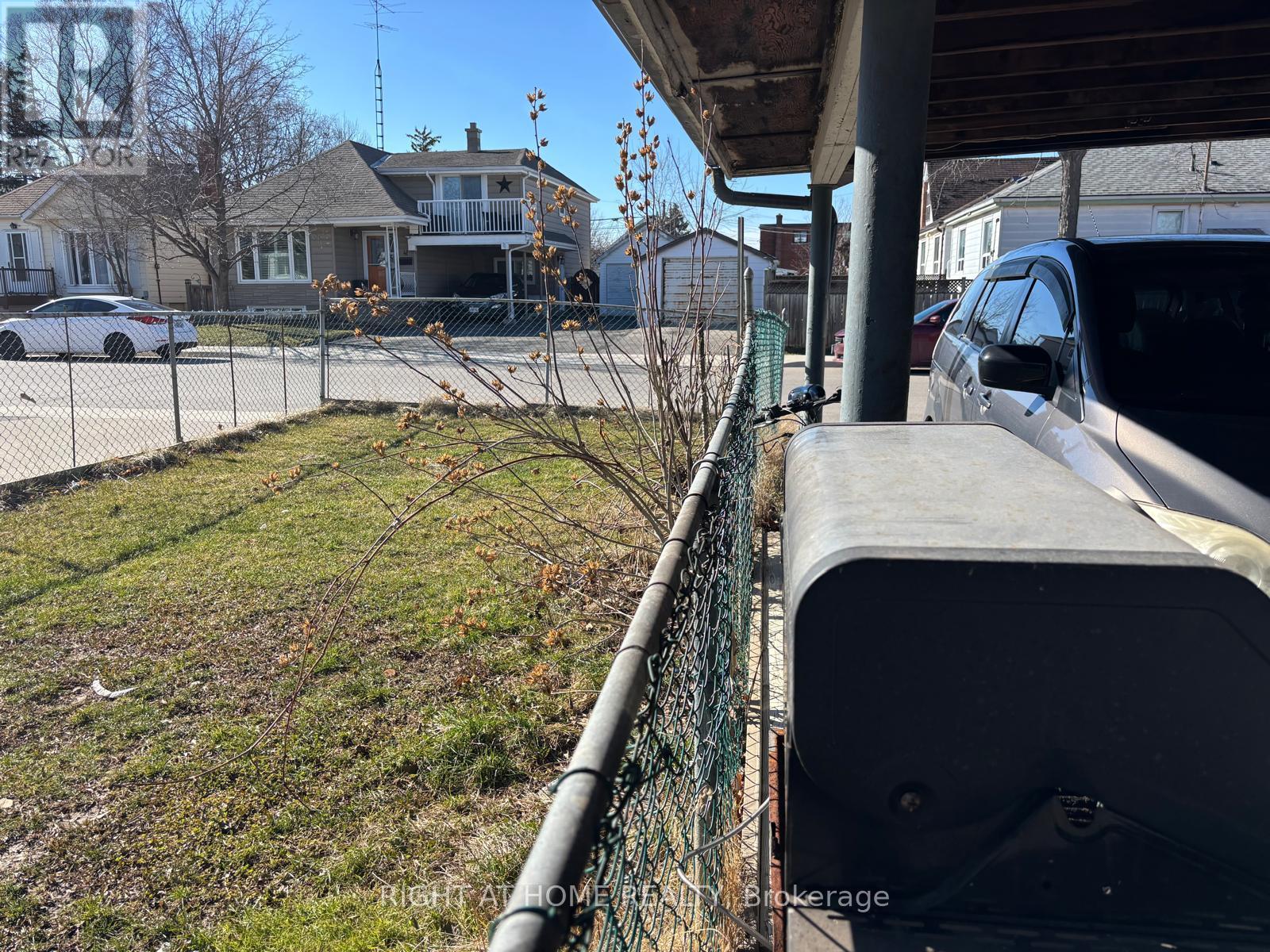 1224 Dunsmure Road, Hamilton, Ontario  L8H 1L6 - Photo 17 - X12929350