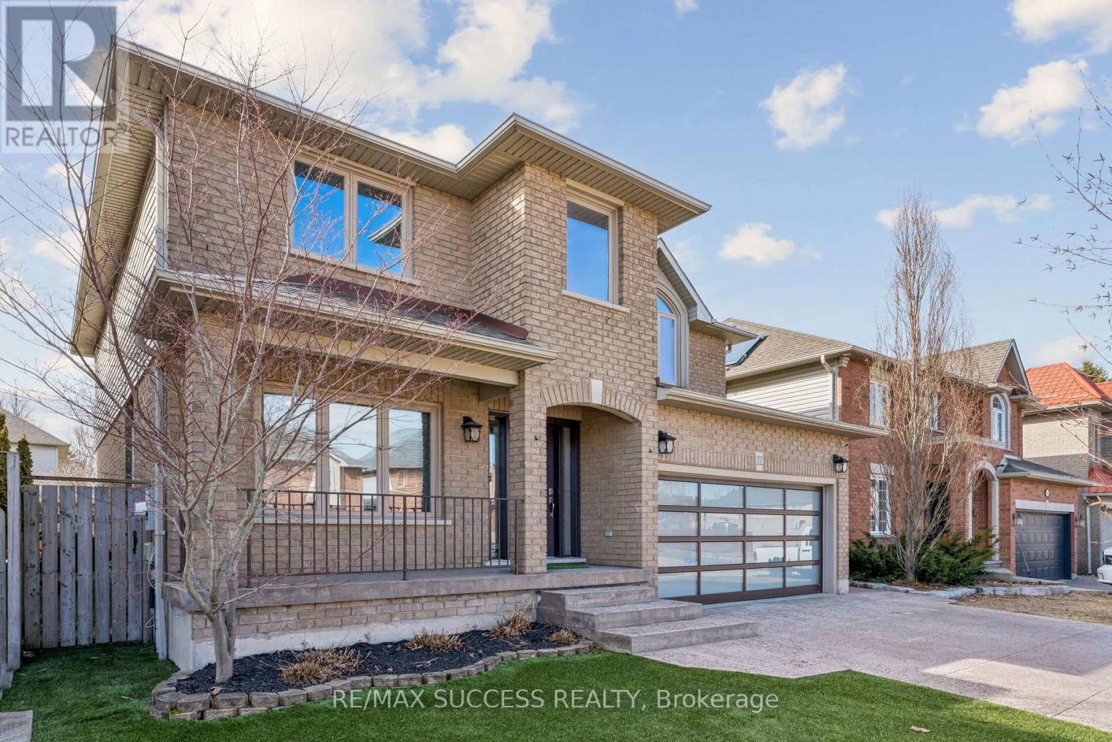 202 Braithwaite Avenue, Hamilton, Ontario  L9G 5A6 - Photo 3 - X12929376