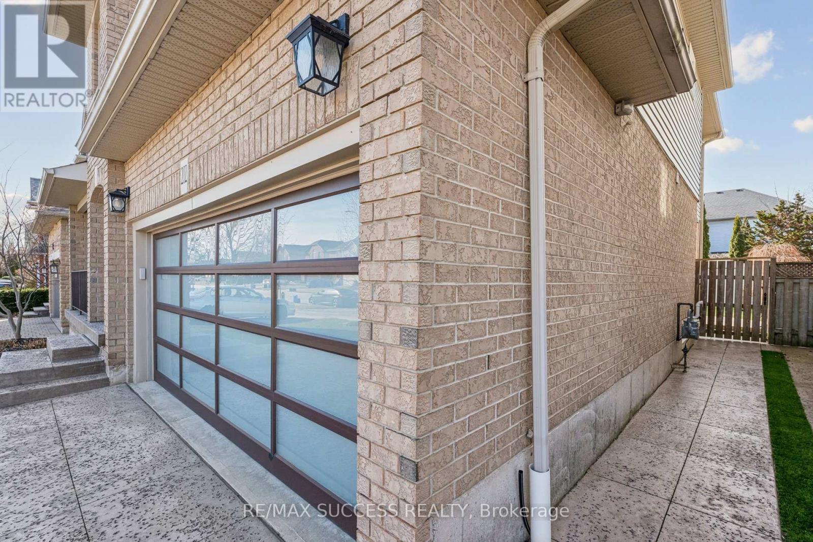 202 Braithwaite Avenue, Hamilton, Ontario  L9G 5A6 - Photo 5 - X12929376