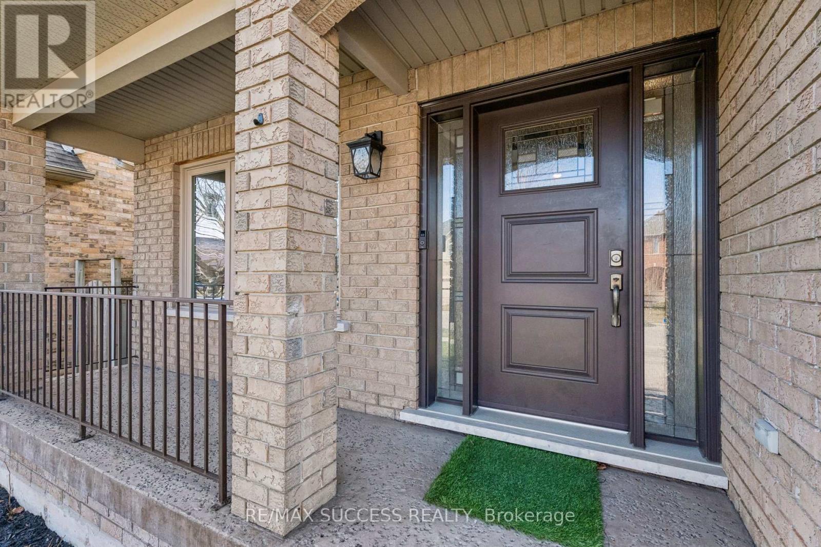 202 Braithwaite Avenue, Hamilton, Ontario  L9G 5A6 - Photo 6 - X12929376