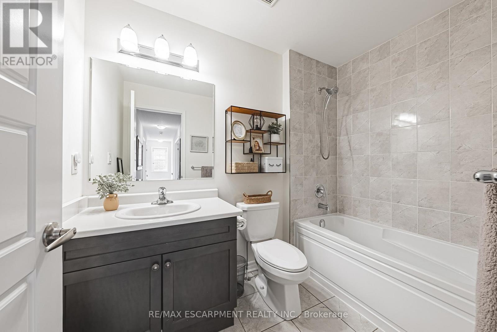 24 Stillwater Crescent, Hamilton, Ontario  L8B 1V6 - Photo 27 - X12929452