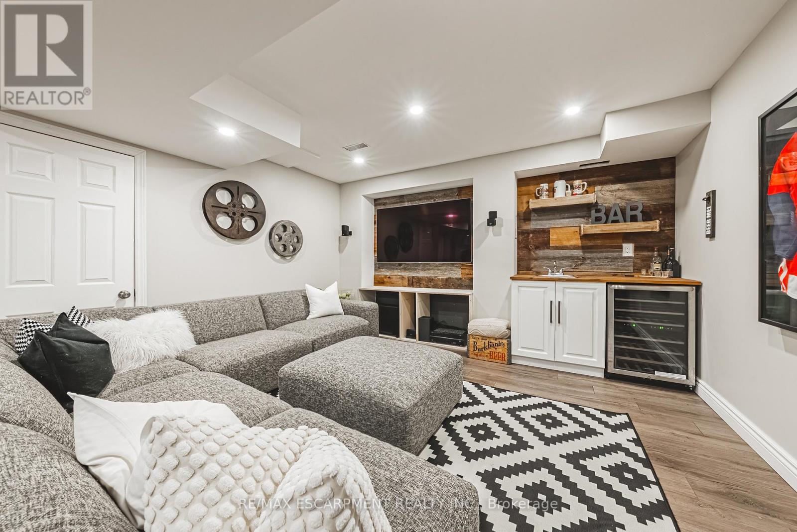 24 Stillwater Crescent, Hamilton, Ontario  L8B 1V6 - Photo 31 - X12929452