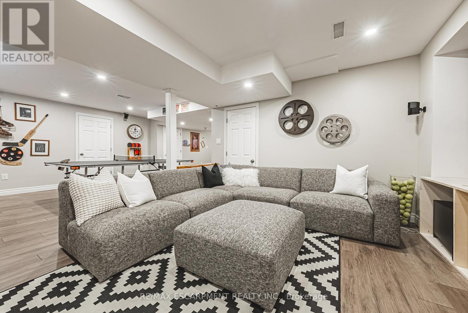 24 Stillwater Crescent, Hamilton, Ontario  L8B 1V6 - Photo 32 - X12929452