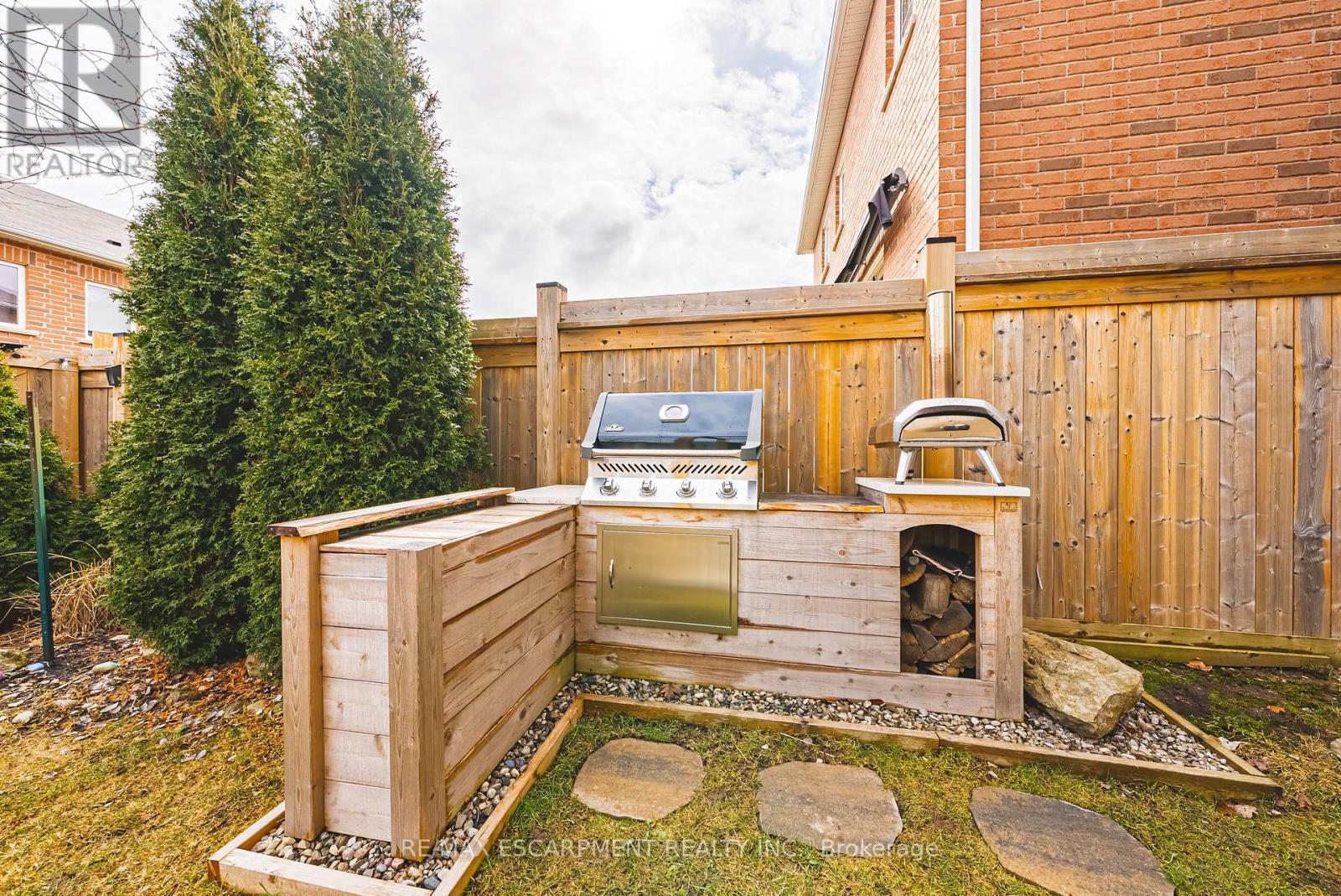 24 Stillwater Crescent, Hamilton, Ontario  L8B 1V6 - Photo 36 - X12929452