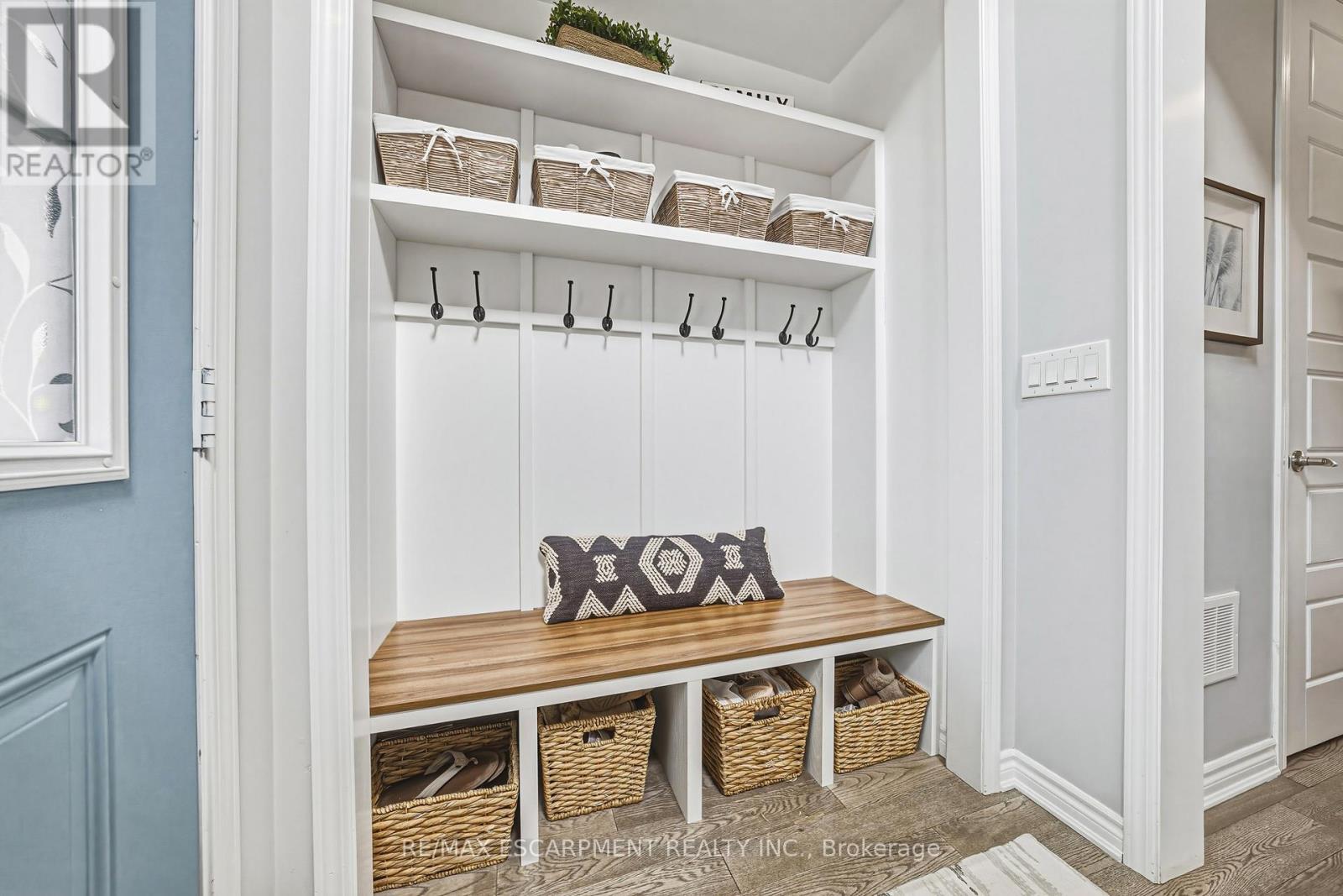 24 Stillwater Crescent, Hamilton, Ontario  L8B 1V6 - Photo 5 - X12929452