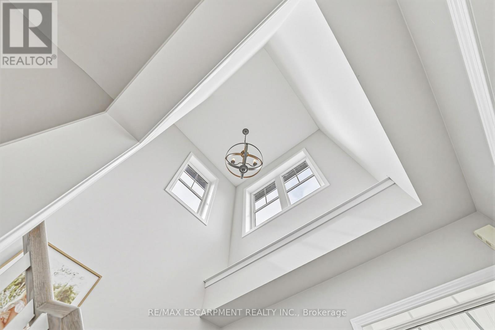 24 Stillwater Crescent, Hamilton, Ontario  L8B 1V6 - Photo 6 - X12929452