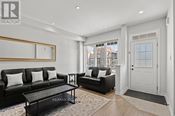 59 Folgate Crescent, Brampton, Ontario  L6R 0B3 - Photo 4 - W12803032