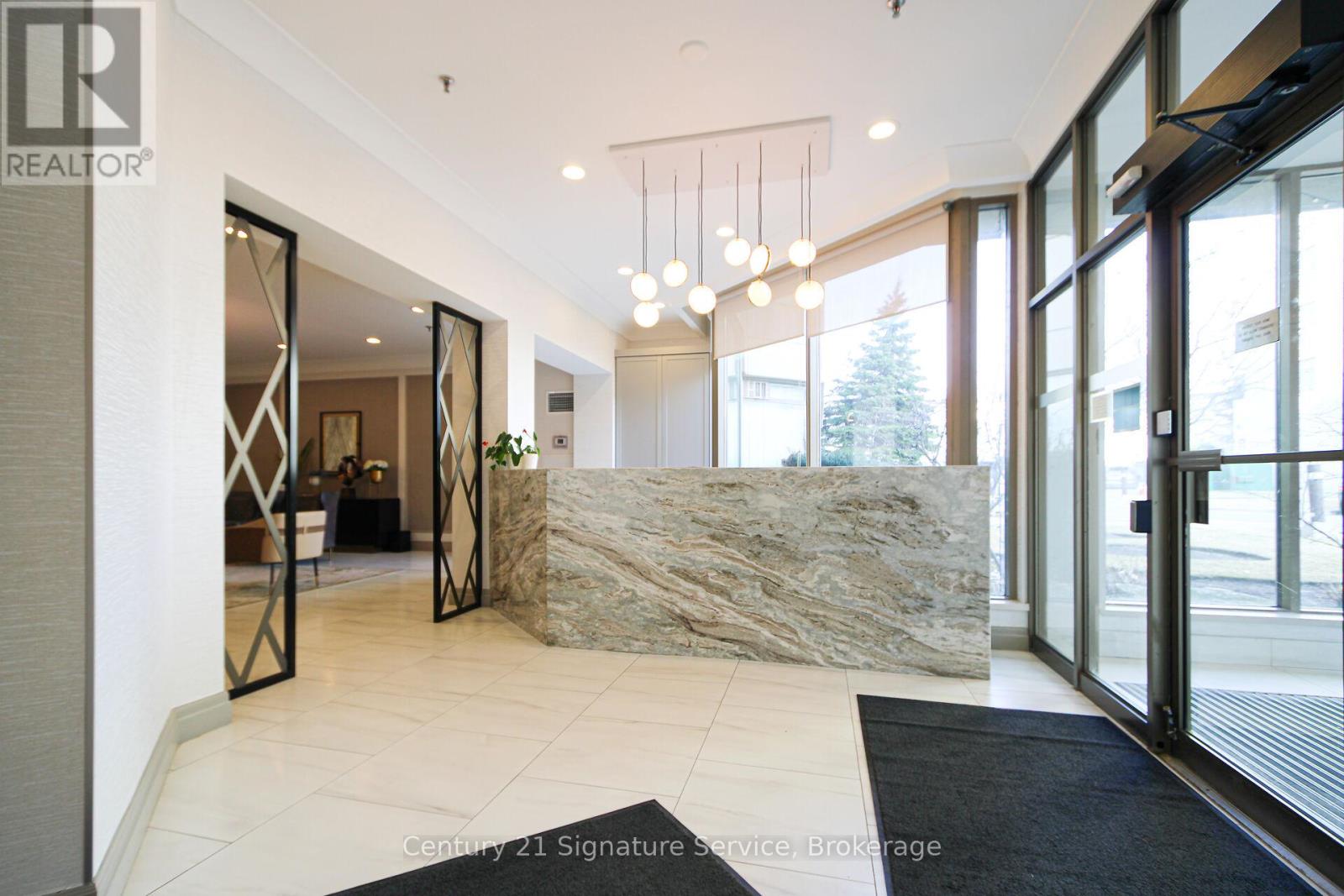 510 - 75 King Street E, Mississauga, Ontario  L5A 4G5 - Photo 2 - W12926258