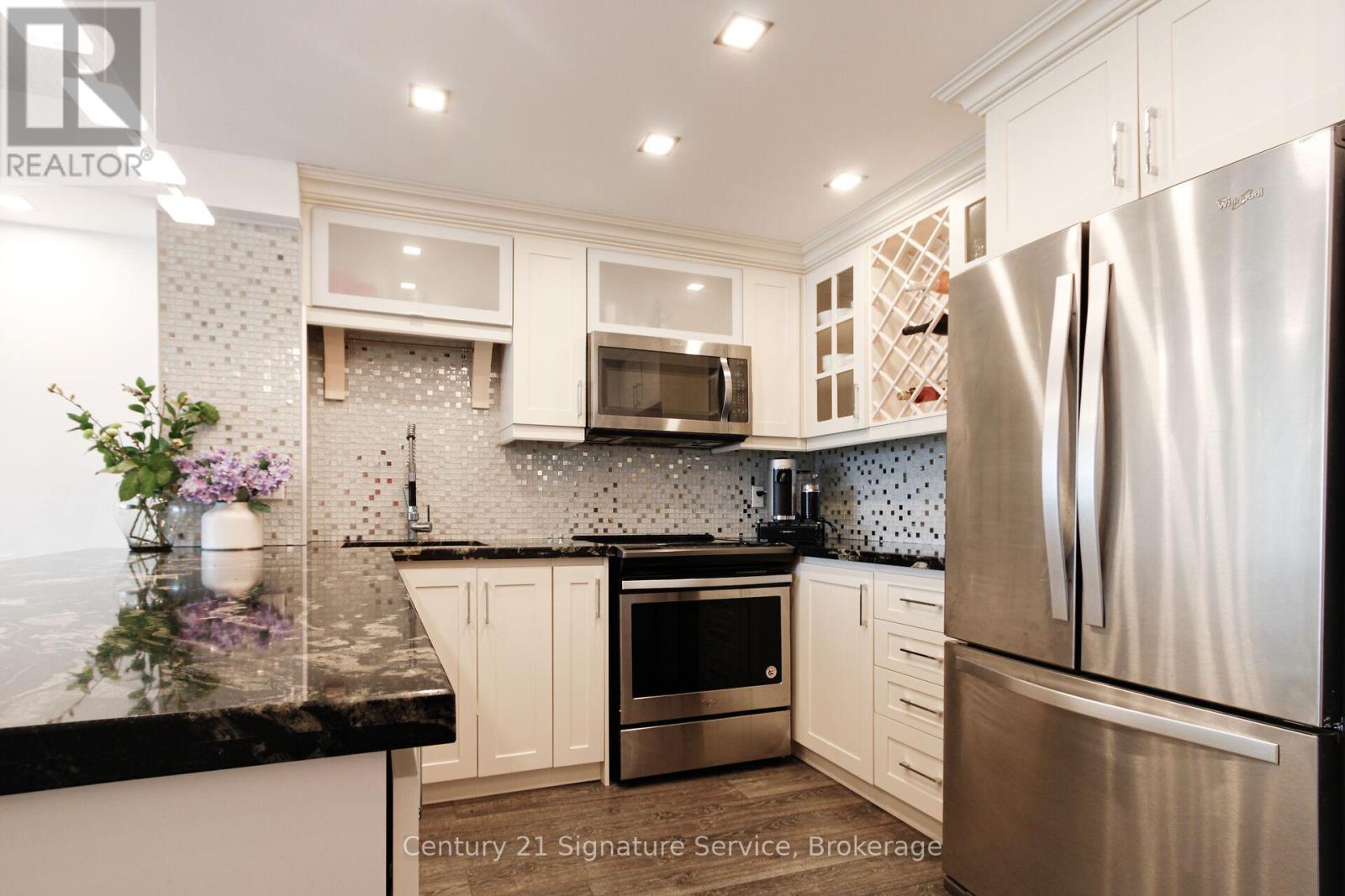 510 - 75 King Street E, Mississauga, Ontario  L5A 4G5 - Photo 8 - W12926258