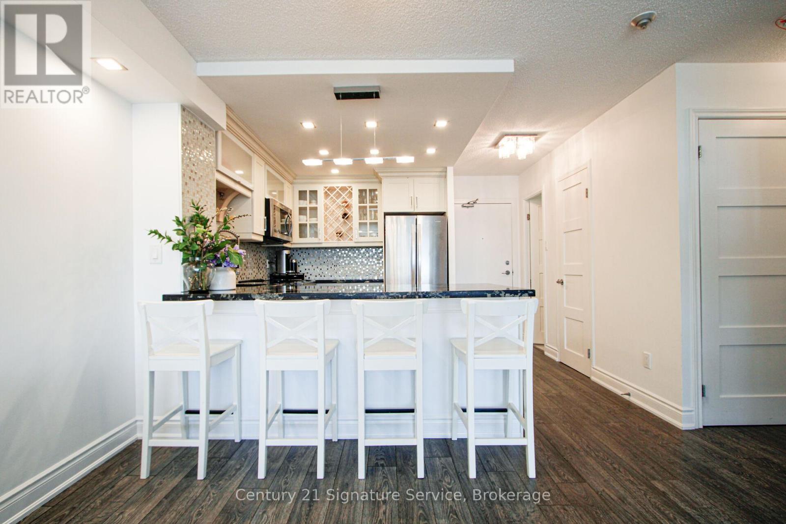 510 - 75 King Street E, Mississauga, Ontario  L5A 4G5 - Photo 10 - W12926258