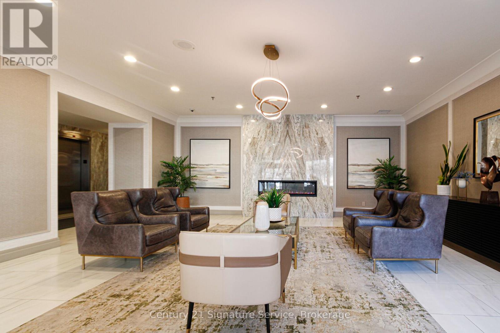 510 - 75 King Street E, Mississauga, Ontario  L5A 4G5 - Photo 4 - W12926258