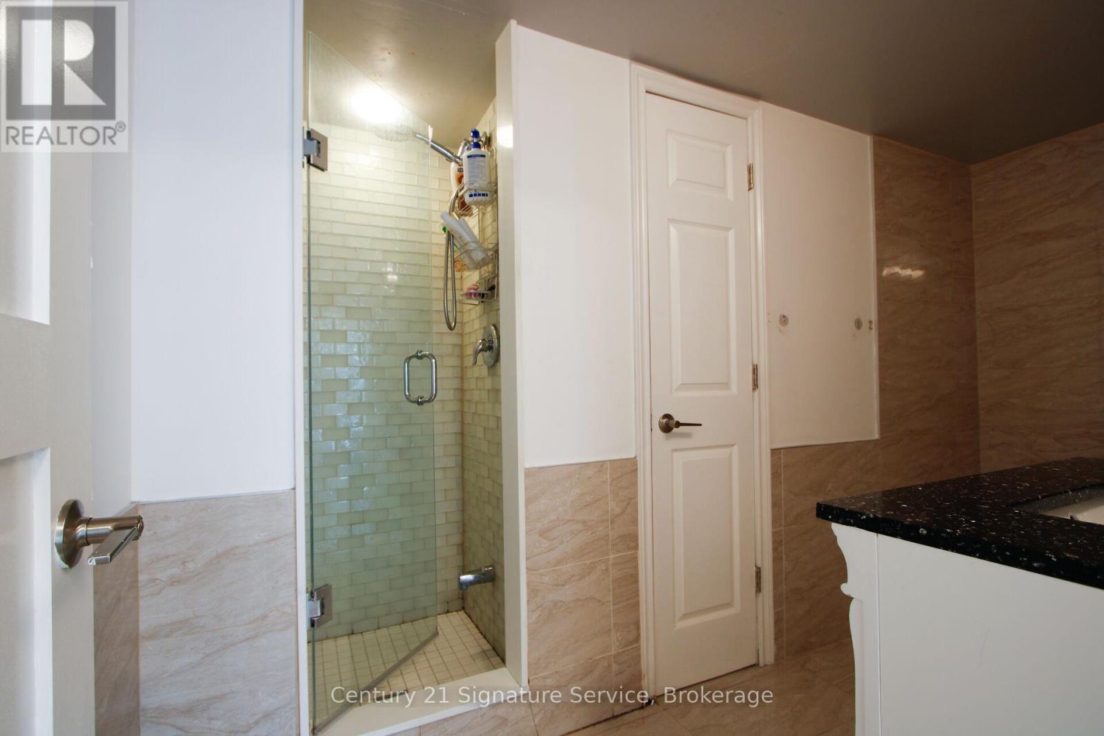 510 - 75 King Street E, Mississauga, Ontario  L5A 4G5 - Photo 17 - W12926258