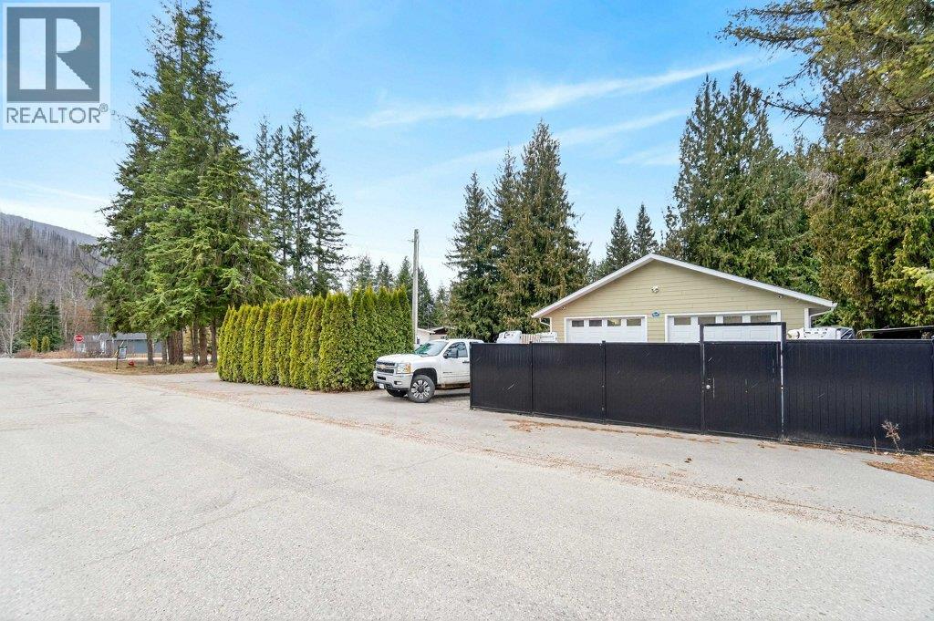 1 Wolfe Street, Sicamous, British Columbia  V0E 2V1 - Photo 2 - 10379041