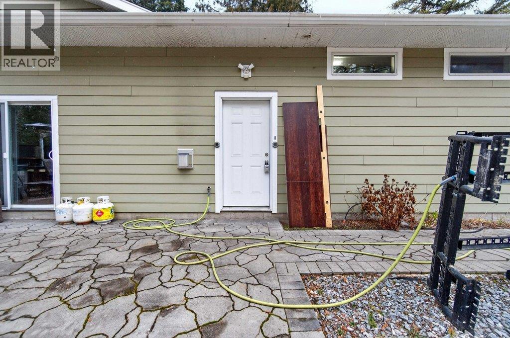 1 Wolfe Street, Sicamous, British Columbia  V0E 2V1 - Photo 9 - 10379041