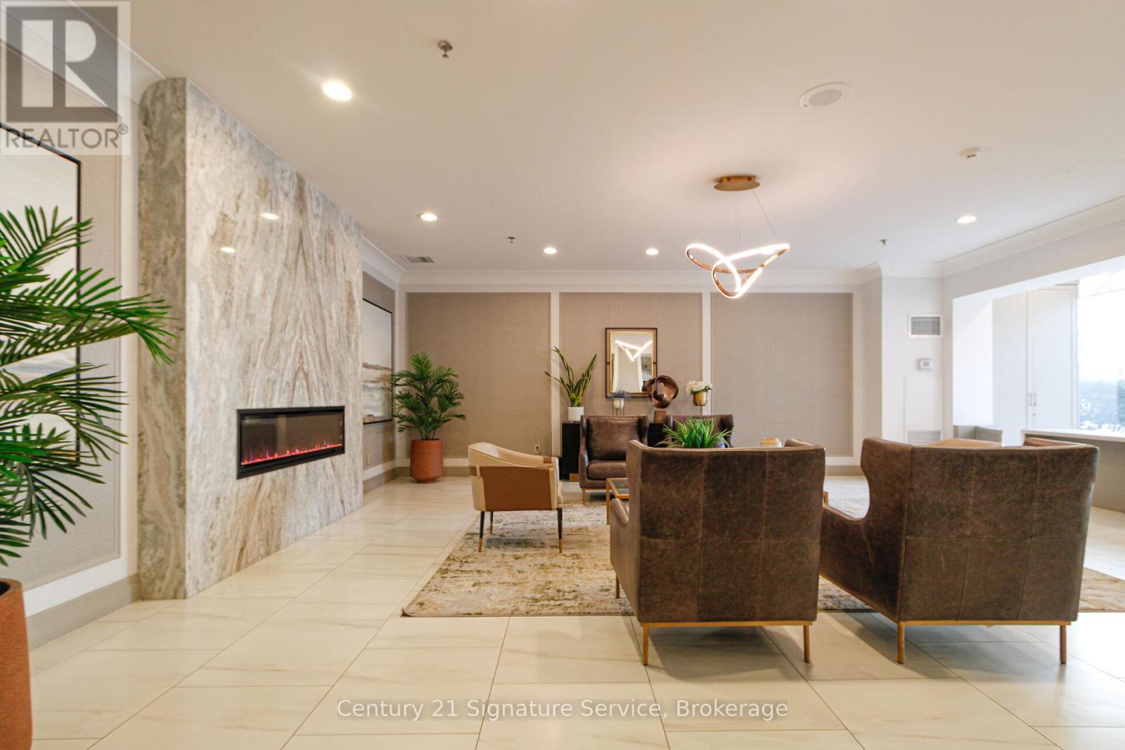 510 - 75 King Street E, Mississauga, Ontario  L5A 4G5 - Photo 5 - W12926258