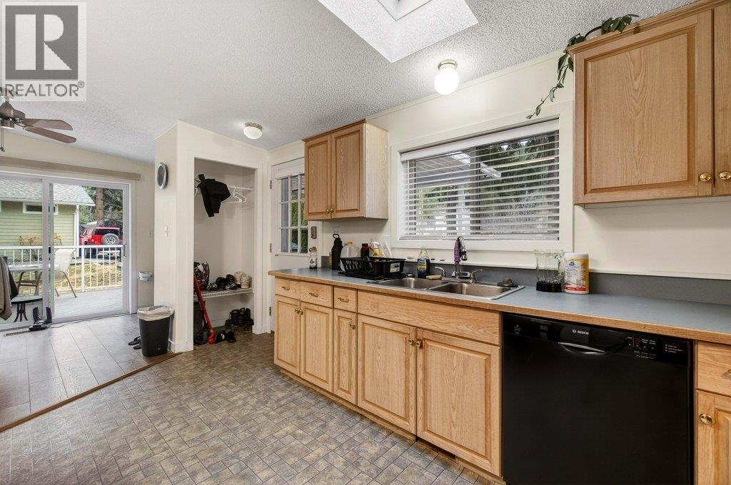 1 Wolfe Street, Sicamous, British Columbia  V0E 2V1 - Photo 44 - 10379041